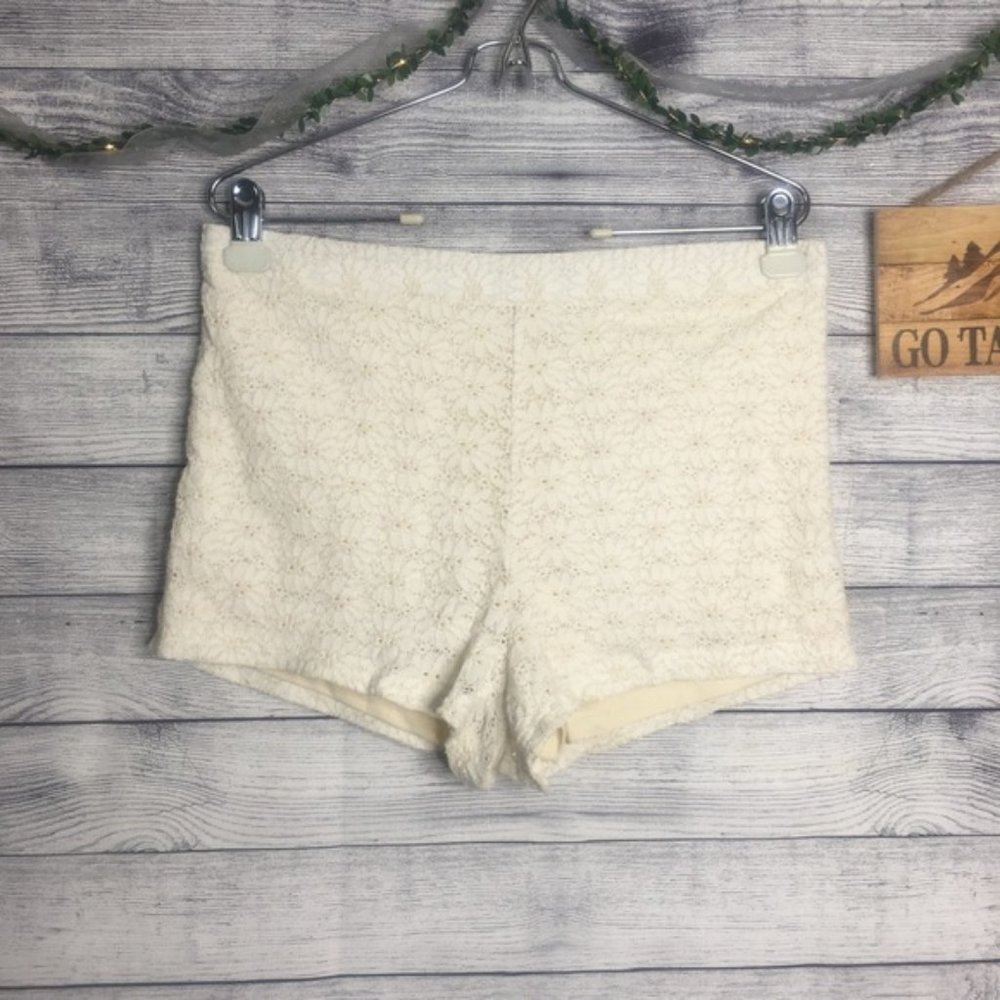 4/$25 Free People Ivory Floral Lace Lined Shorts